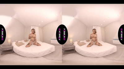 PORNBCN VR MILF española madura masturbanse e chupa a túa polla en POV mentres fuma e sacude as pernas